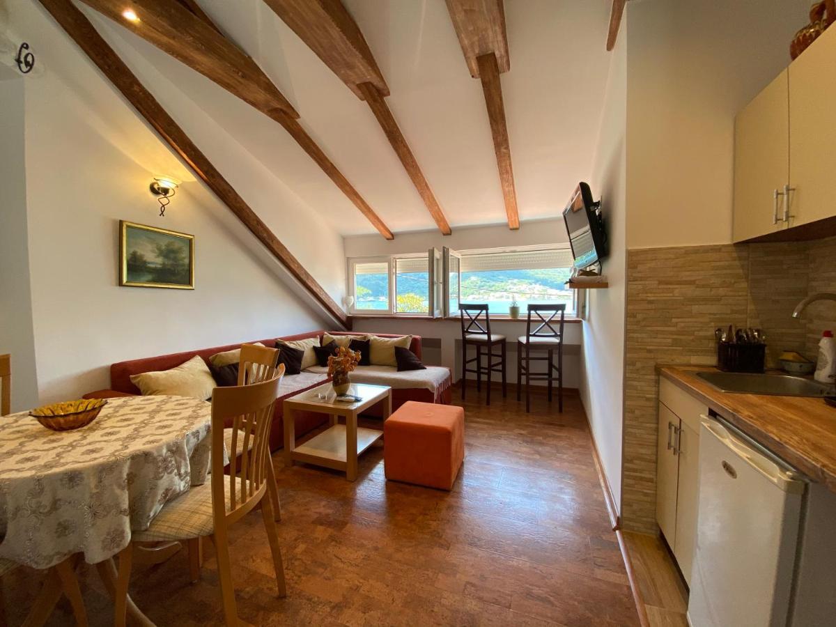 Sunny Bay Apartments Cattaro Esterno foto