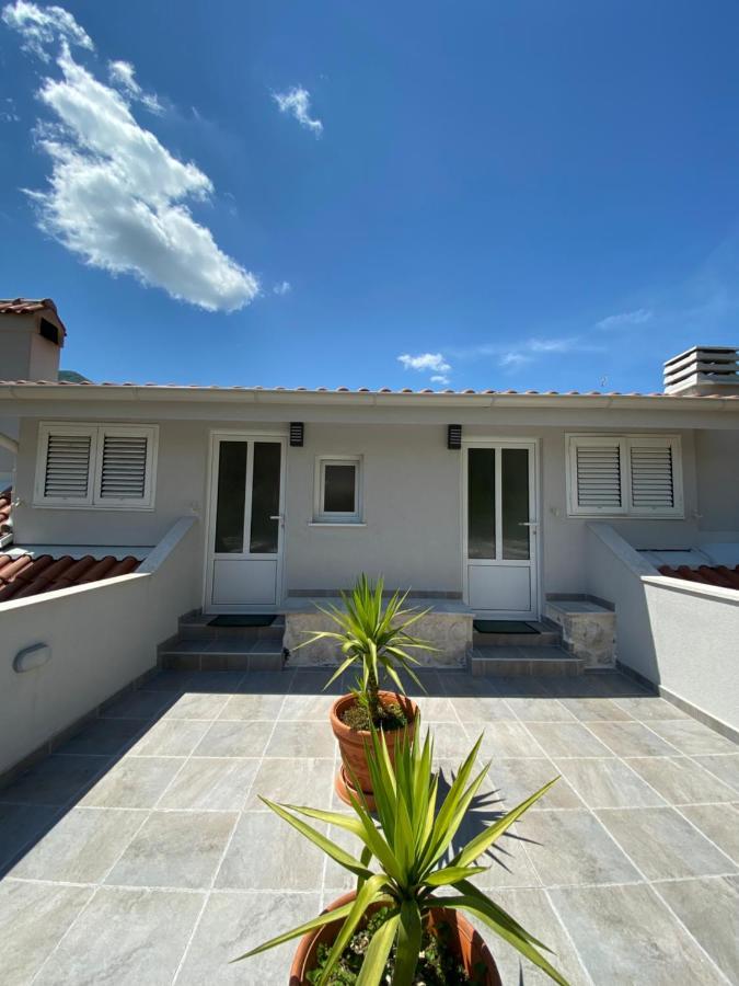 Sunny Bay Apartments Cattaro Esterno foto
