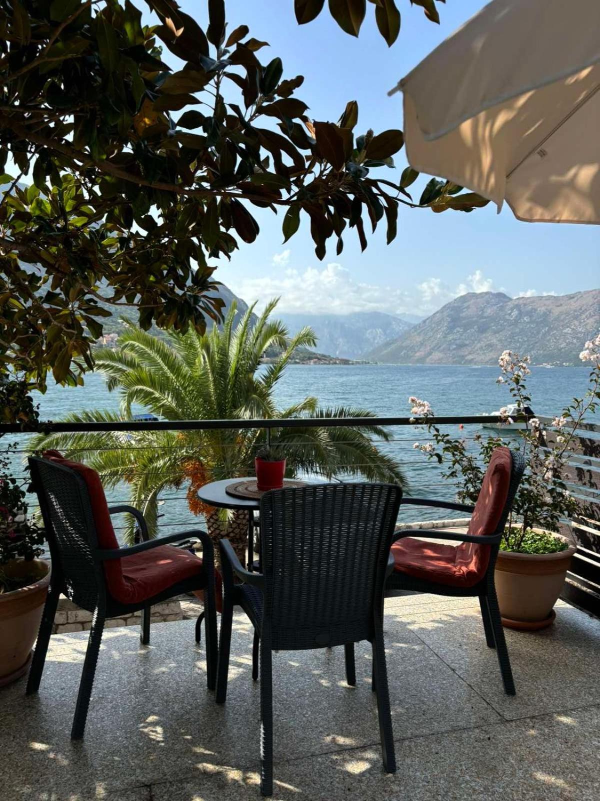 Sunny Bay Apartments Cattaro Esterno foto